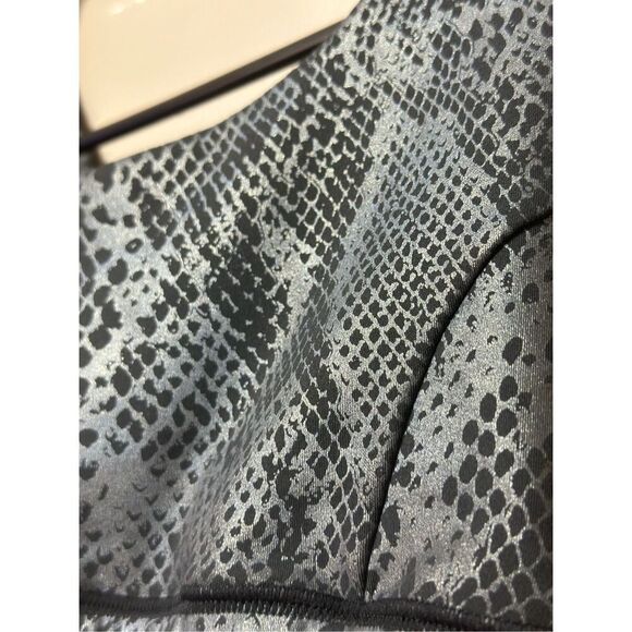 NWOT IVL Collective Snakeskin Crossbosy Straps Athlethic Sports Bra Women's 4 - Picture 3 of 10